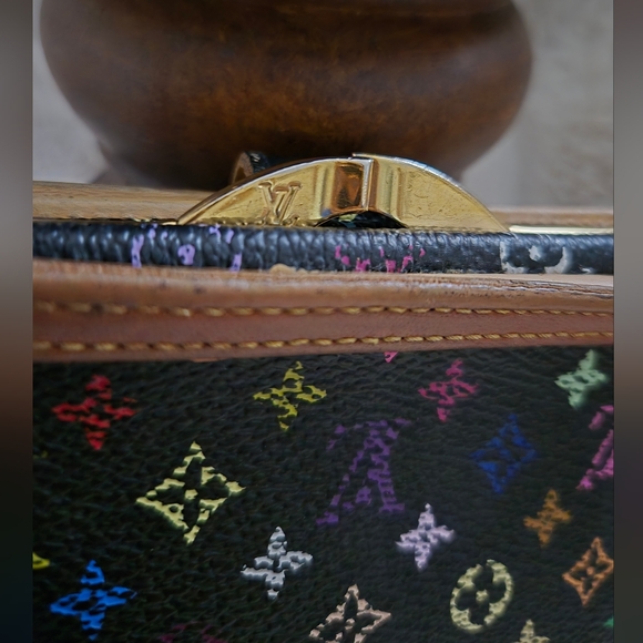 Authentic Louis Vuitton Multi Color Murakami Kiss Clasp Wallet - Picture 3 of 16
